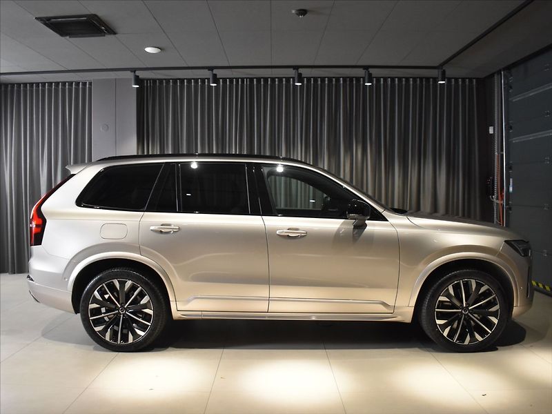 Volvo XC90 2,0 T8 AWD Ultra Masáže,B&W - fotka 3 z 28