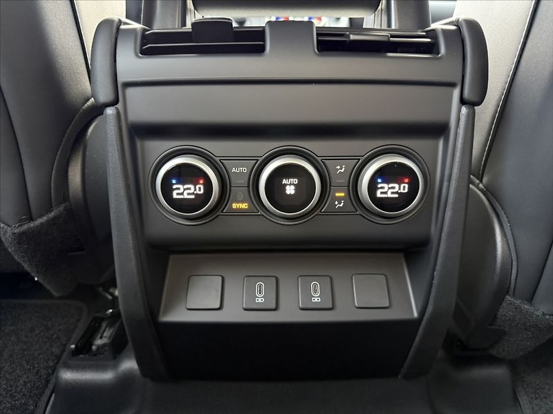 Land Rover Defender (2026) 3,0 110 X-DYNAMIC SE D250 - fotka 23 z 27