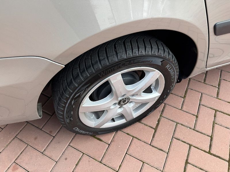 Škoda Fabia (2014) 1.2HTP Active Klima Tažné Z. - fotka 46 z 49