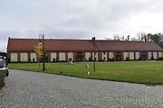 V této budově v areálu zámku Topacz je muzeum umístěno