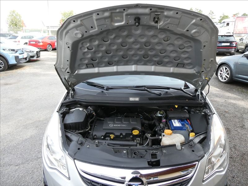 Opel Corsa 1,4 16V 74kW, drobné vady laku - fotka 36 z 42
