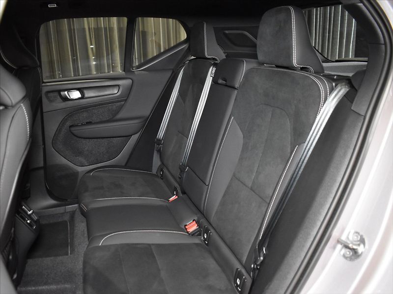 Volvo XC40 2,0 B4 Ultra Panorama,BLIS - fotka 9 z 24