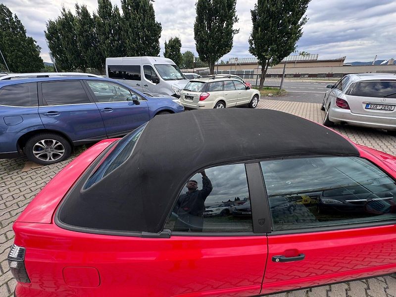 Volkswagen Golf (1999) 3 CABRIO 1,6 GL 74 KW STK - fotka 38 z 50