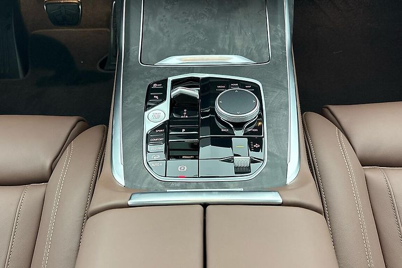 BMW X7 xDrive40d - fotka 10 z 14