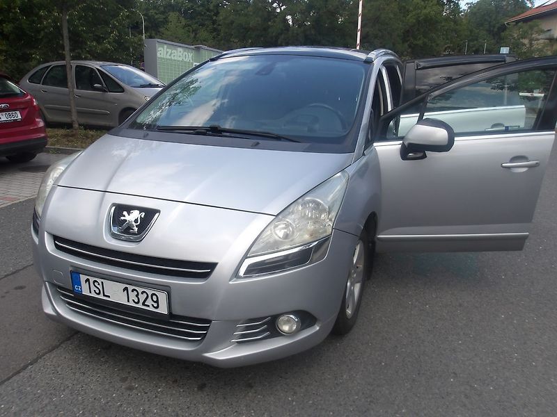 Peugeot 5008 1,6i KŮŽE, PĚKNÝ ! - fotka 14 z 29