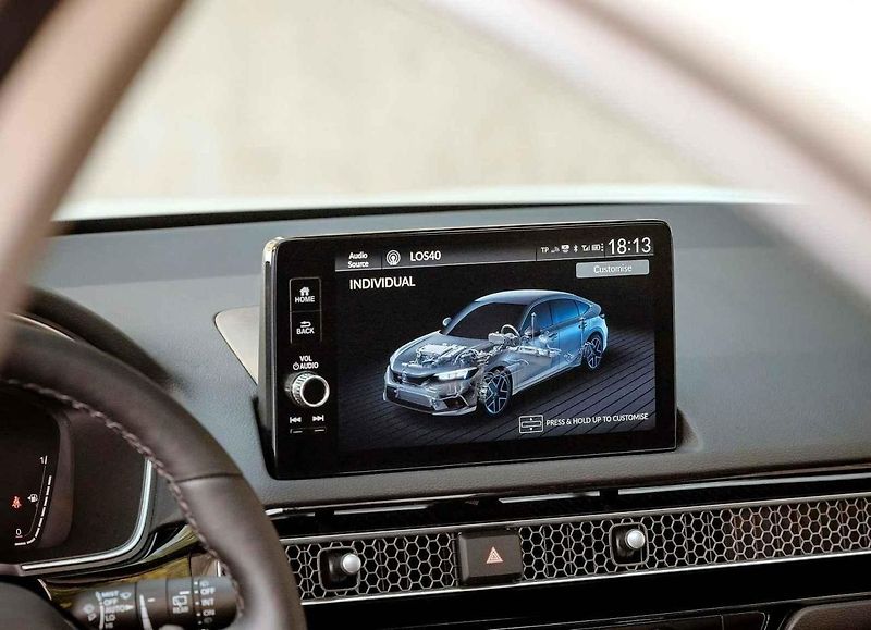 Auto jsme zkoušeli ve Španělsku na kvalitním asfaltu