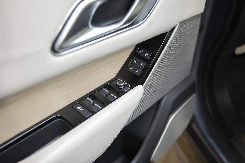 Land Rover Range Rover Velar P380 280 kW R-Dynamic - fotka 24 z 37