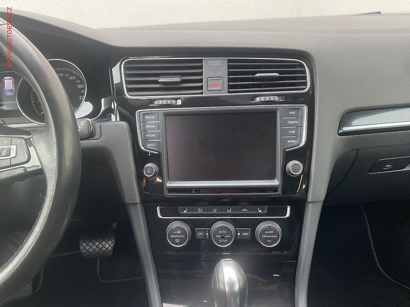 Volkswagen Golf (2013) 2.0 TDi, Highline, DSG, bixen - fotka 12 z 19