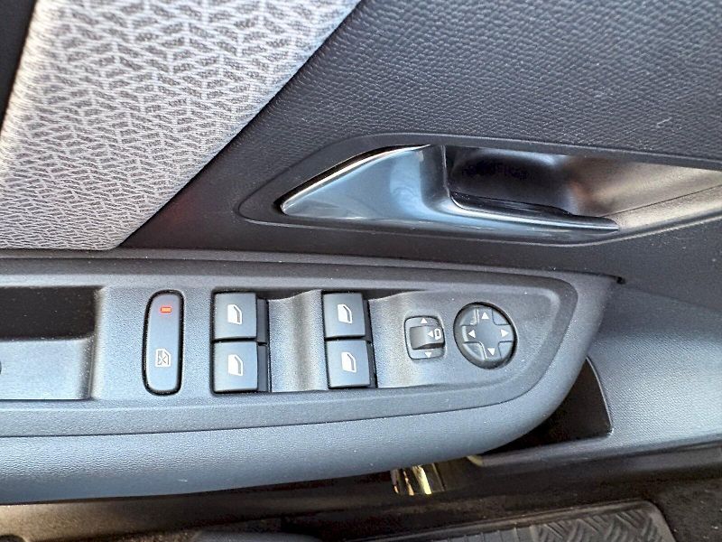 Citroën C4 (2024) X Plus 1,2 PureTech EAT8 - fotka 24 z 27