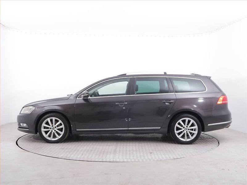 Volkswagen Passat (2011) 2.0 TDI, Xenony, Tempomat - fotka 3 z 19