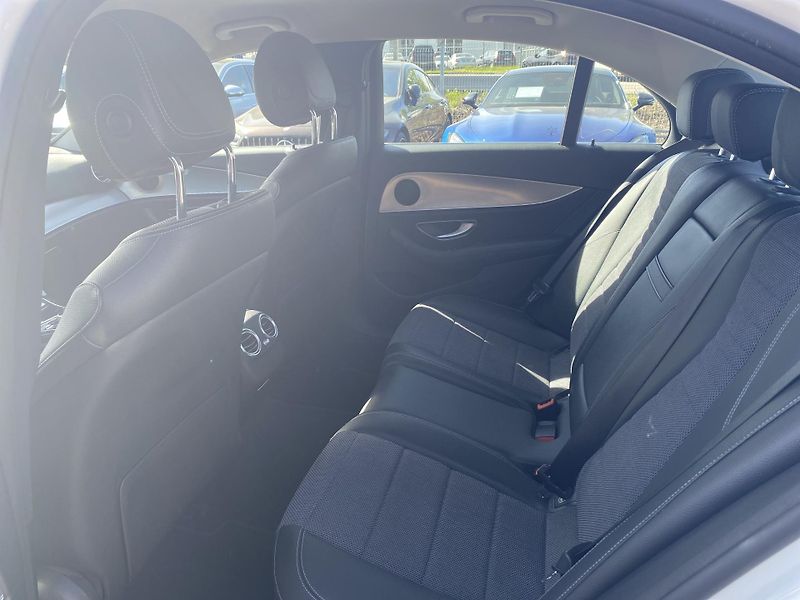 Mercedes-Benz Třídy E E 220d 4M AVANTGARDE - fotka 15 z 26
