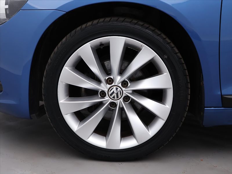 Volkswagen Scirocco 2,0 TDI 103kW Match Xenon Navi - fotka 21 z 28