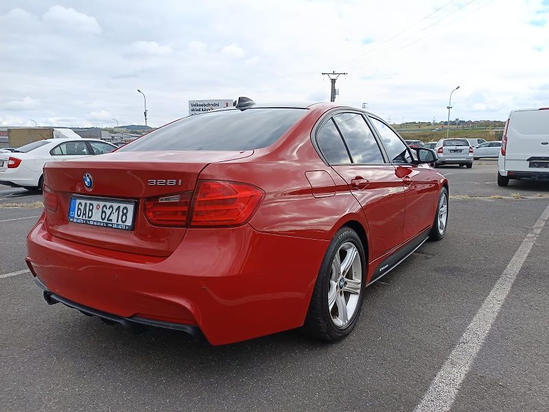 BMW Řada 3 (2013) - fotka 6 z 41