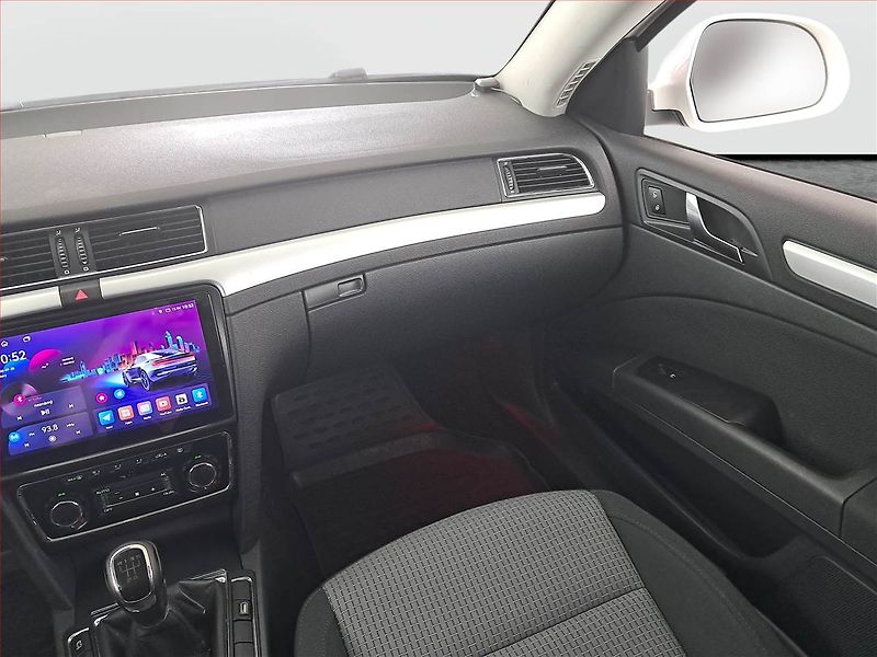 Škoda Superb (2011) 1.6 TDI, Tempomat - fotka 8 z 16