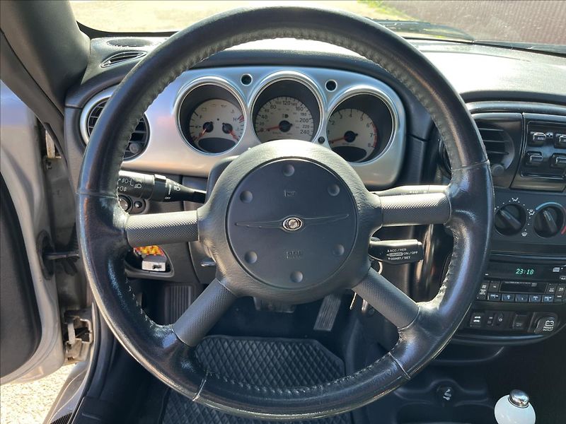 Chrysler PT Cruiser 2,4 i CABRIO AUTOMAT ALU - fotka 13 z 29