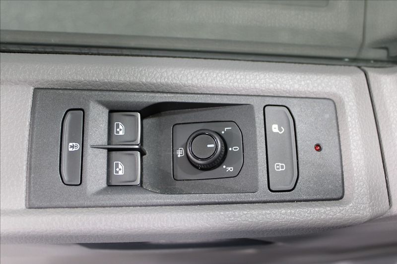 Volkswagen Caravelle 2,0 TDI 110kW DSG Comfortline - fotka 13 z 32