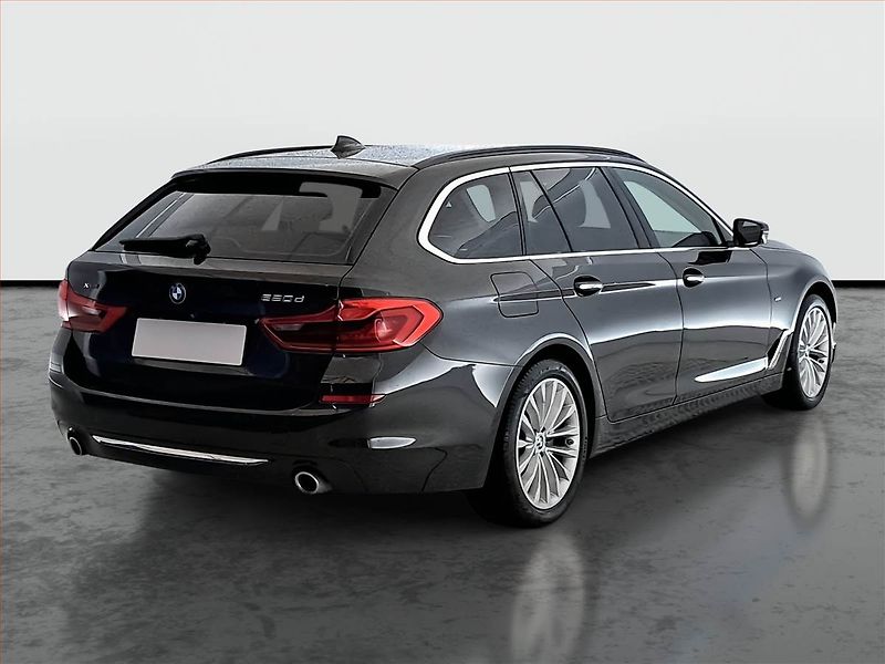 BMW Řada 5 (2019) Luxury Line 520d xDrive - fotka 5 z 18