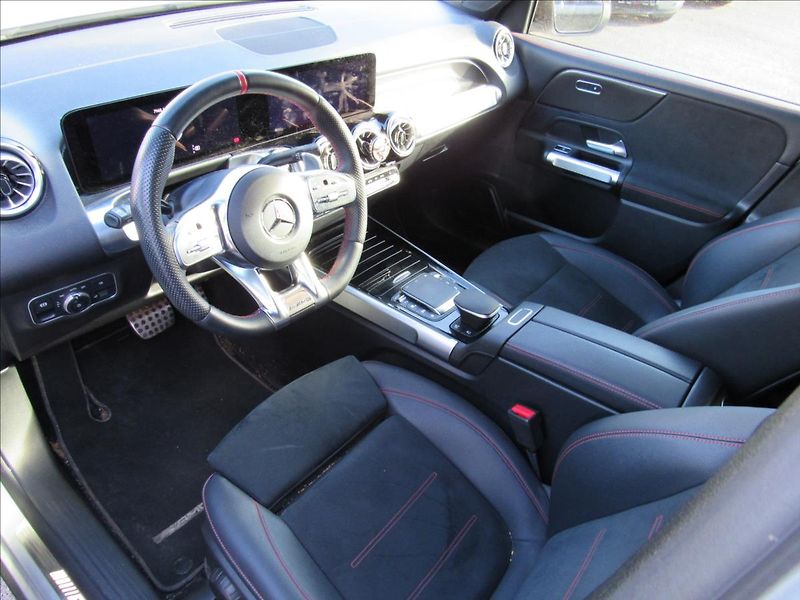 Mercedes-Benz GLB 2,0 AMG 35 225kW - fotka 9 z 35