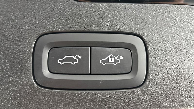 Volvo V60 2.0 T6 AUT AWD Recharge Plus B - fotka 19 z 27