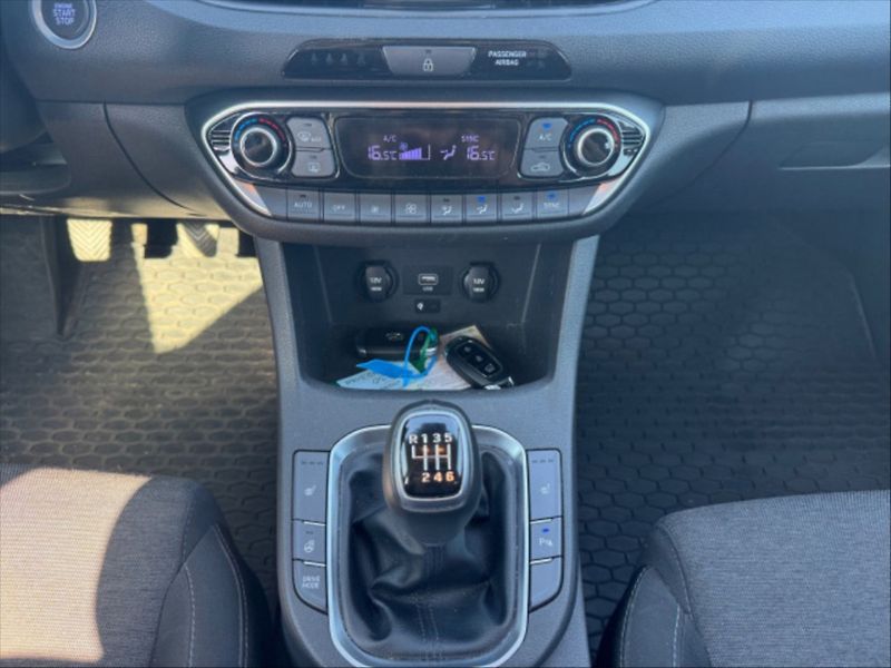 Hyundai i30 1,5 T-GDI Smart - fotka 9 z 10