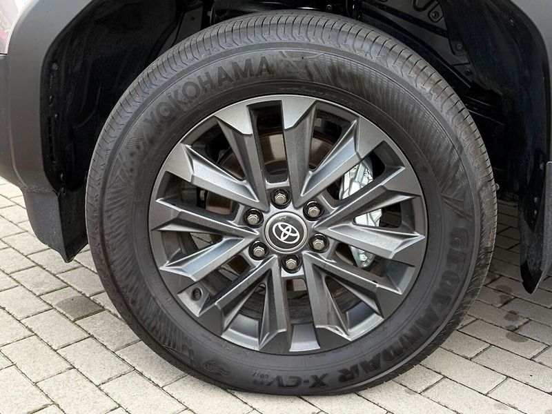 Toyota Land Cruiser 2.8 Executive - fotka 19 z 21