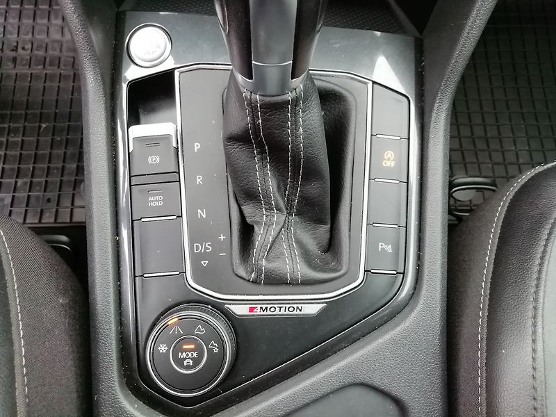 Volkswagen Tiguan Allspace 2,0 TDI DSG 4M R-Line 140kW - fotka 12 z 20