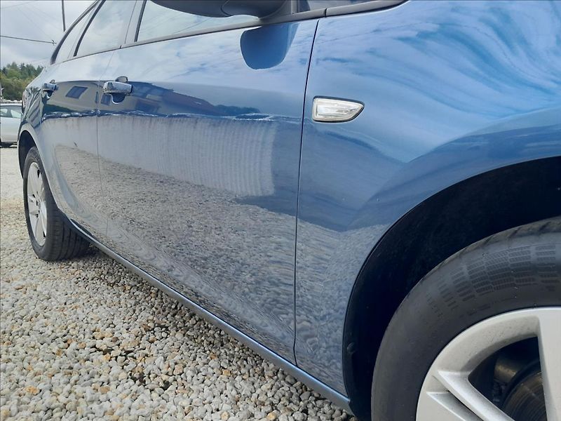 Opel Astra 1,6 TDCI 100kW SPORTS TOURER - fotka 10 z 51