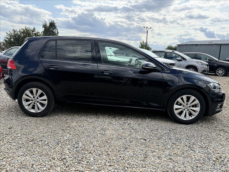 Volkswagen Golf 1,6 TDI 81kW DSG NAVI - fotka 4 z 27