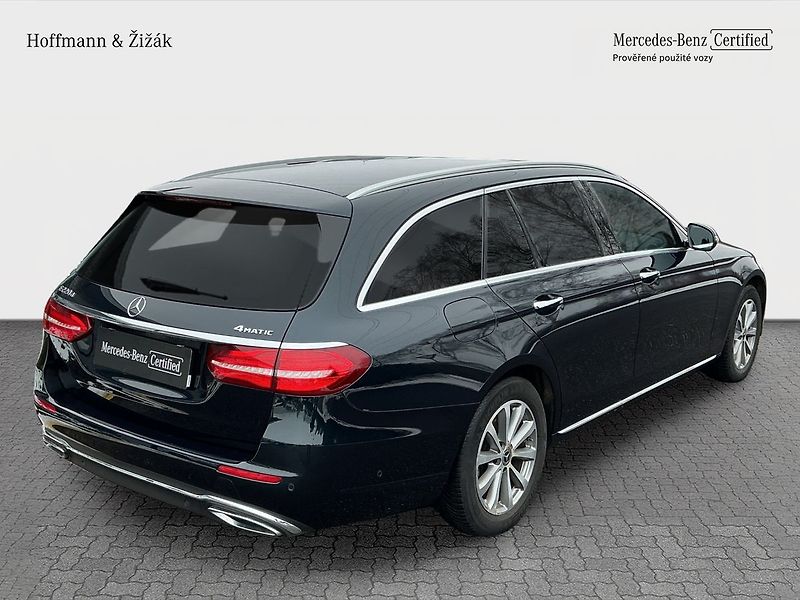 Mercedes-Benz Třídy E 220 d AVANTGARDE 4MATIC - fotka 5 z 28
