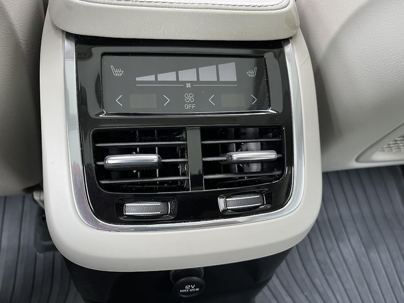 Volvo XC90 (2016) T8 AWD TWIN-ENGINE INSCRIPTION - fotka 36 z 47