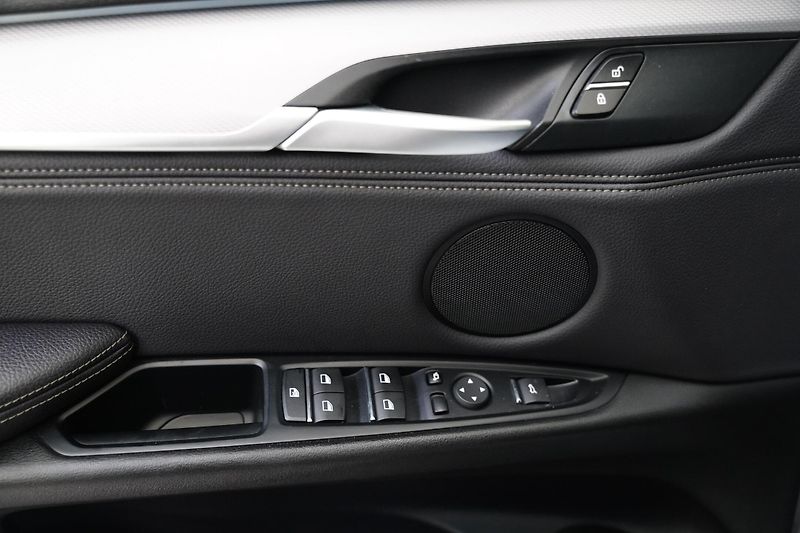 BMW X5 - fotka 12 z 26