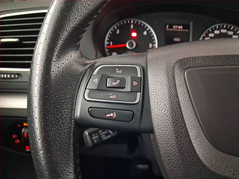 Seat Alhambra (2013) 2.0 TDI, 7 míst, Navi - fotka 16 z 20