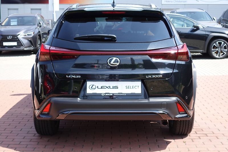 Lexus UX 300h UX300h F SPORT Design - fotka 6 z 36