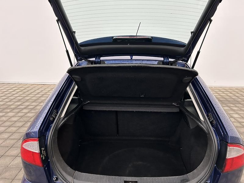 Seat Leon 1.6 i Stella - fotka 11 z 20