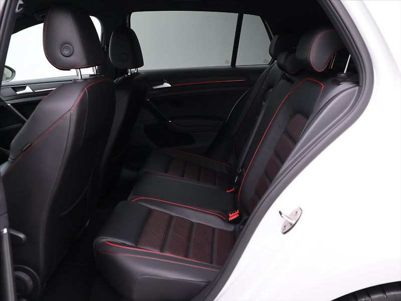 Volkswagen Golf 2,0 TSI GTI 180kW Performance - fotka 13 z 29