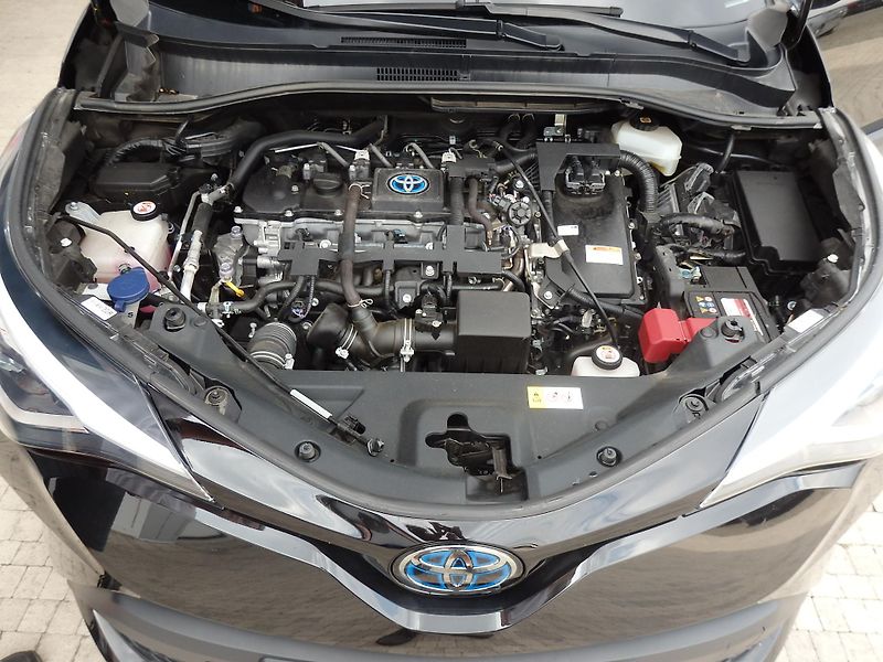 Toyota C-HR 1.8 HYBRID EXECUTIVE - fotka 13 z 20