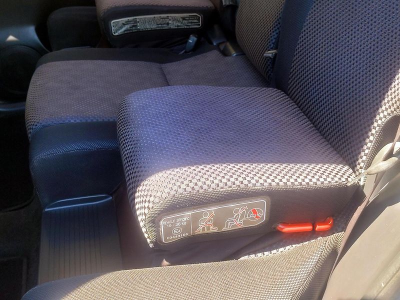 Toyota Corolla Verso 2,0 D-4d AUT.KLIMATIZACE - fotka 21 z 43