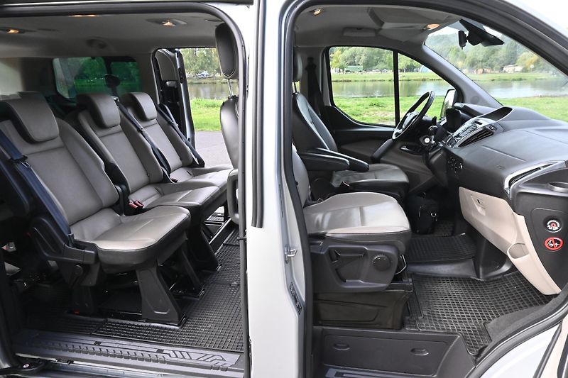 Ford Tourneo Custom (2015) - fotka 14 z 20