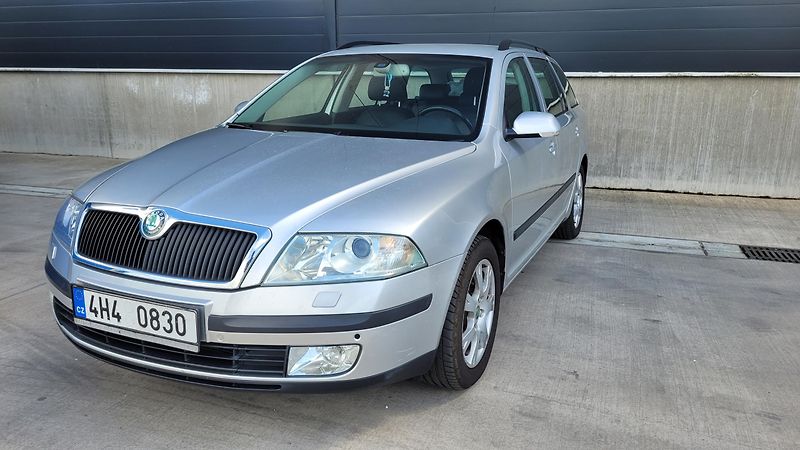 Škoda Octavia 1,6 FSI 85 KW ELEGANCE - fotka 3 z 23