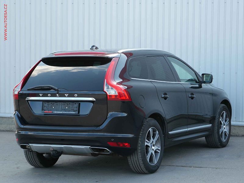 Volvo XC60 (2014) 2.0 D4, Summum, bixen, panor - fotka 4 z 26