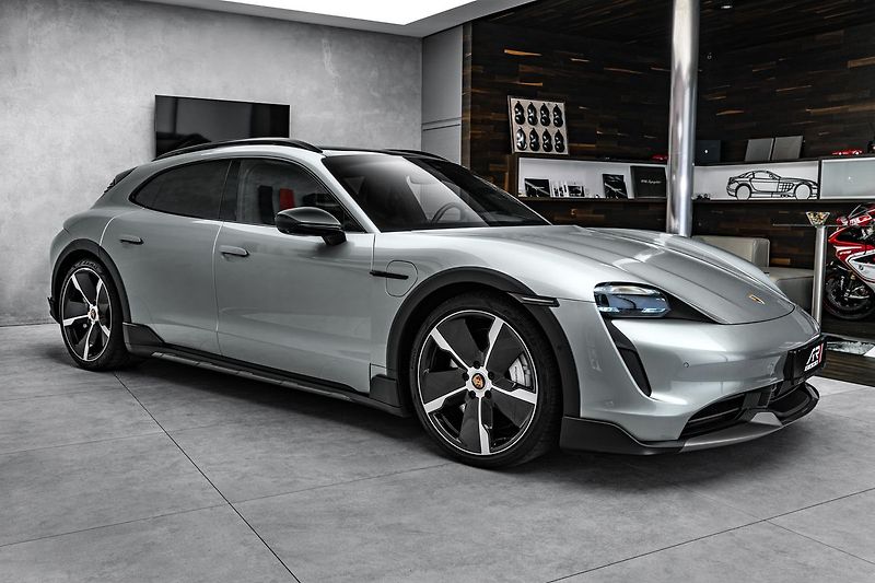 Porsche Taycan PDCC, ventilace, pano - fotka 4 z 41