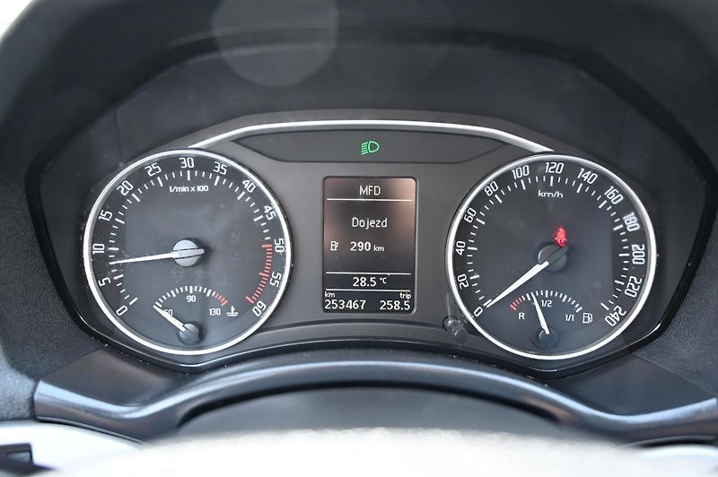 Škoda Octavia 2.0TDI 7/2011 Rezervace - fotka 16 z 50