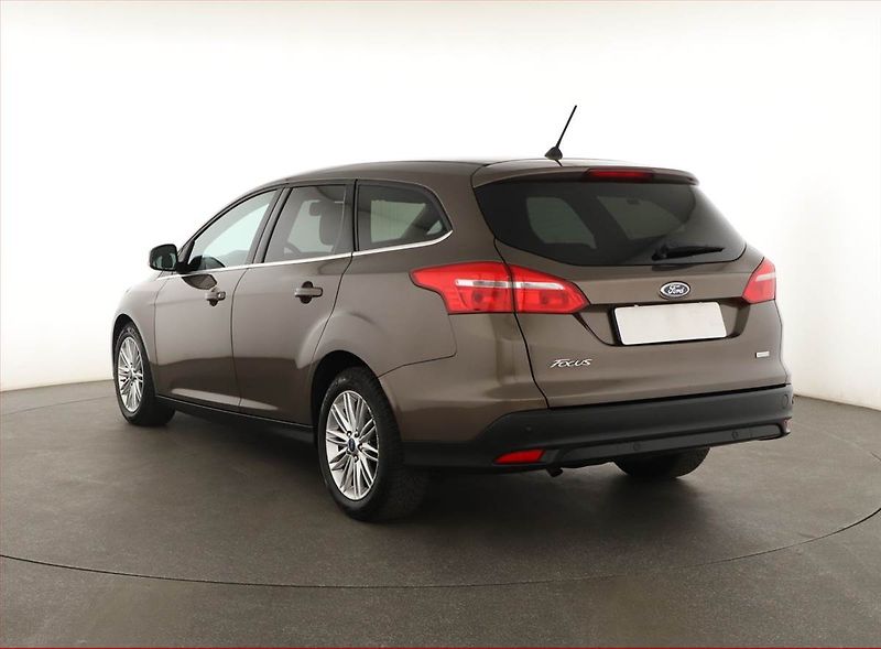 Ford Focus (2018) 1.0 EcoBoost, Tempomat - fotka 4 z 16