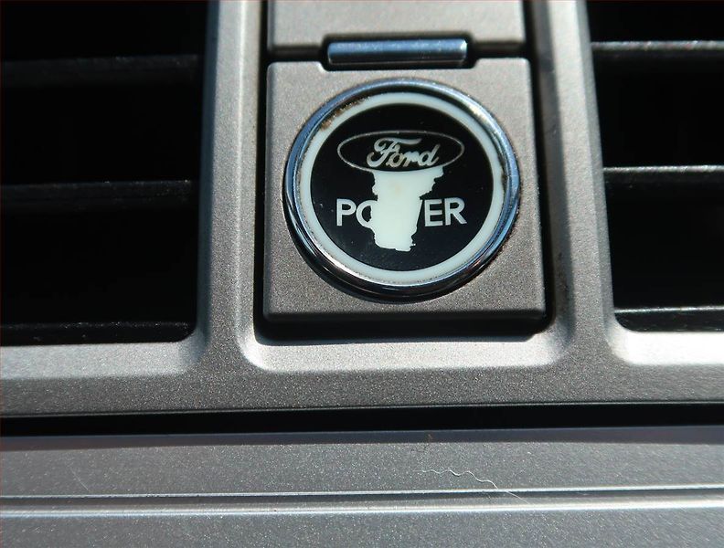 Ford Kuga (2009) 2.0 TDCi, 4X4 - fotka 15 z 16