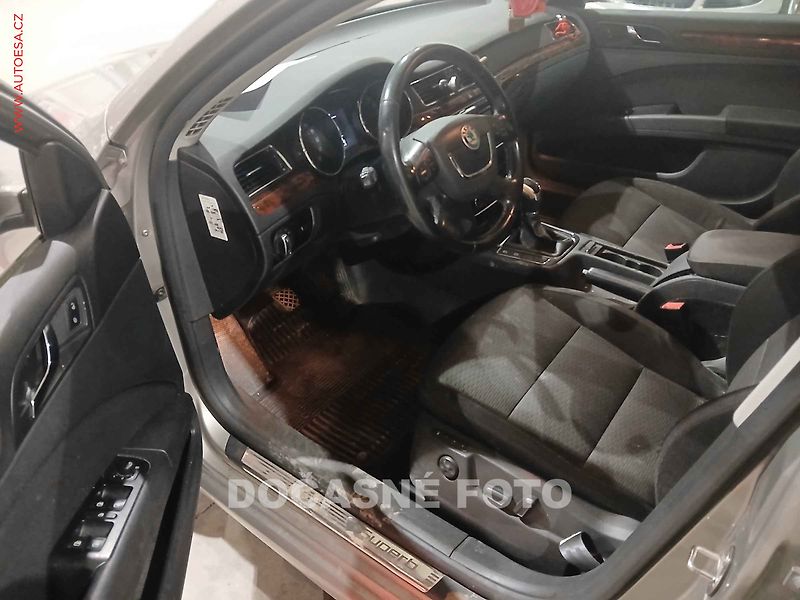 Škoda Superb (2011) 2.0 TDI - fotka 3 z 3