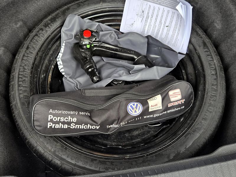 Volkswagen Golf 2,0GTD 135kW DSG, DPH, SERVIS  - fotka 12 z 51