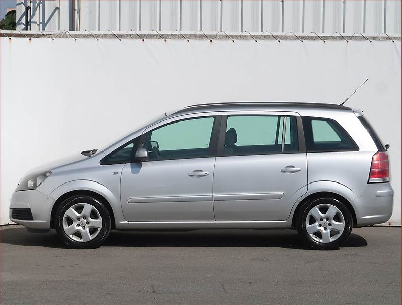 Opel Zafira (2006) 1.6, 7 míst, jezdí dobře - fotka 3 z 18