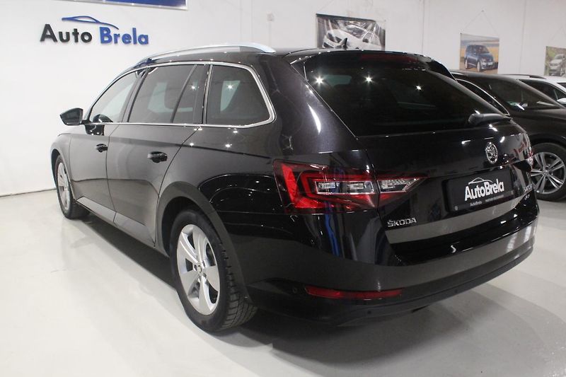 Škoda Superb (2019) 2.0TDI DSG L&K 4x4 Display - fotka 9 z 45