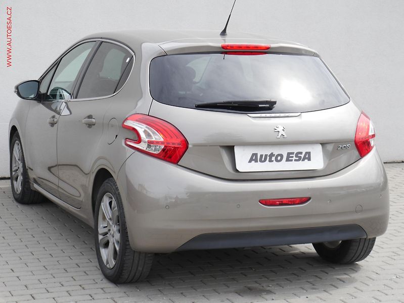 Peugeot 208 (2014) 1.6i, ČR, autoAC, temp - fotka 6 z 15