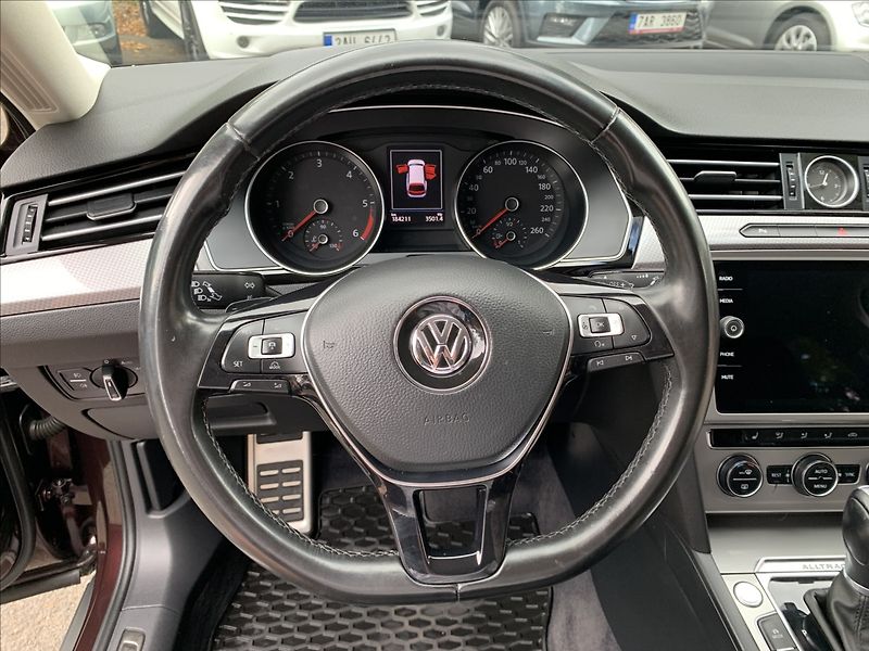 Volkswagen Passat 2,0 TDI ALLTRACK 1.MAJ.,ČR,SER - fotka 10 z 20